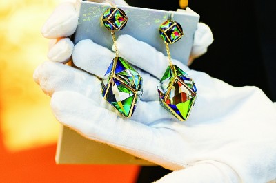 向美好生活和高质量发展迈进 向美好生活和高质量发展迈进