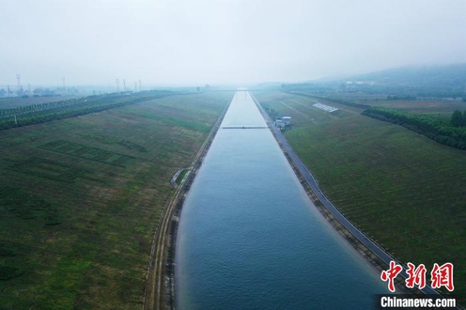 图为丹江水通过南水北调工程输送到北方。 李超庆 摄 图为丹江水通过南水北调工程输送到北方。 李超庆 摄