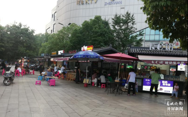 市民举报臻万百货广场临建摊位直排餐饮污水2 - 副本.png