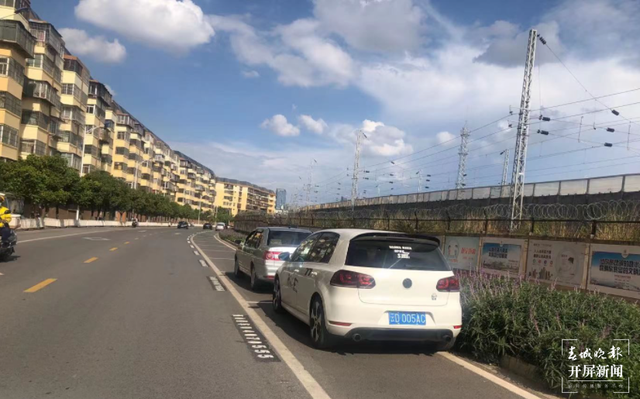 昆明清理原有路内泊位39674个,家门口的路变宽了…… 春城晚报-开屏新闻记者 刘嘉 摄影报道