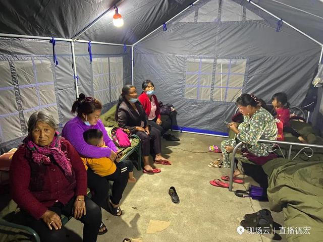 最新通报!盈江地震造成135间房屋受损,无人员伤亡(图据@直播德宏)