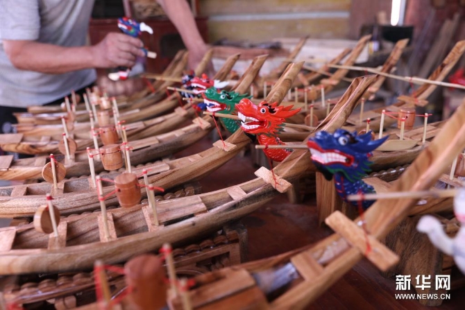 “掌上”龙船 指尖传承3 “掌上”龙船 指尖传承3