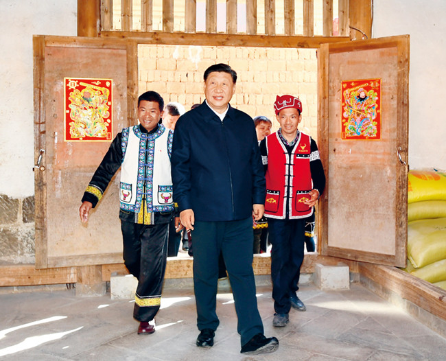 2020年1月19日至21日,中共中央总书记、国家主席、中央军委主席习近平来到云南,看望慰问各族干部群众,向全国人民致以新春祝福。这是19日下午,习近平在腾冲市清水乡三家村中寨司莫拉佤族村村民李发顺家察看,了解居住环境。_副本.jpg 2020年1月19日至21日,中共中央总书记、国家主席、中央军委主席习近平来到云南,看望慰问各族干部群众,向全国人民致以新春祝福。这是19日下午,习近平在腾冲市清水乡三家村中寨司莫拉佤族村村民李发顺家察看,了解居住环境。_副本.jpg