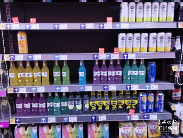 昆明“女酒鬼、小酒鬼”们钟爱低度酒 李赛8.png