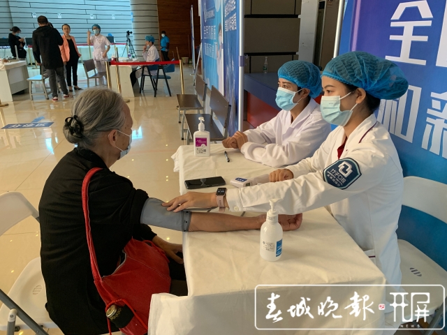 昆明市体育馆临时接种点全力备战新冠疫苗“第二针”（艾子文 摄影报道）