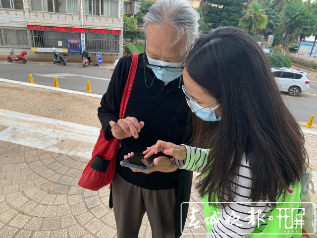 昆明市体育馆临时接种点全力备战新冠疫苗“第二针”（艾子文 摄影报道）