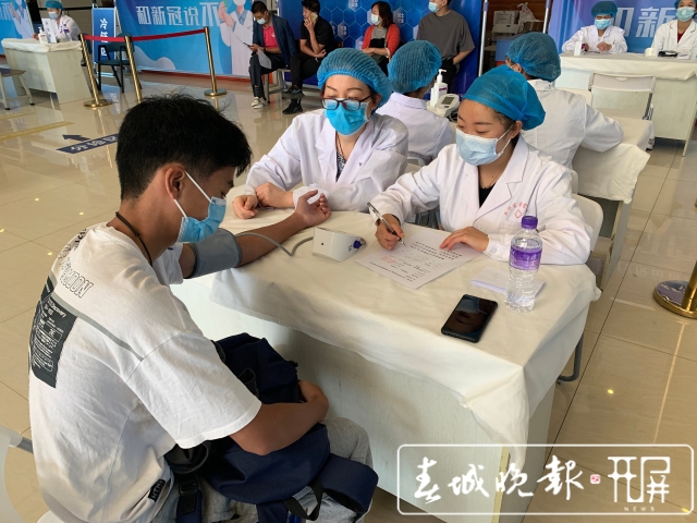 昆明市体育馆临时接种点全力备战新冠疫苗“第二针”（艾子文 摄影报道）