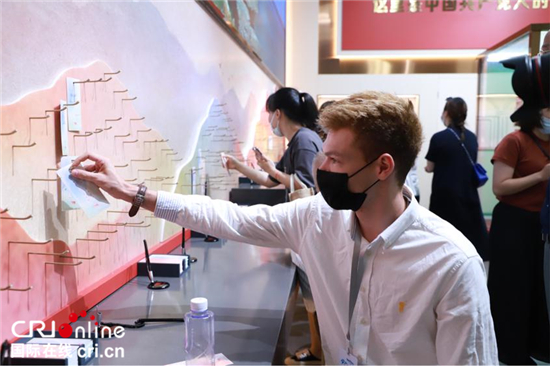 网红博主打卡魔都 聆听“当红”地标里的上海故事 网红博主打卡魔都 聆听“当红”地标里的上海故事_fororder_图片1_副本