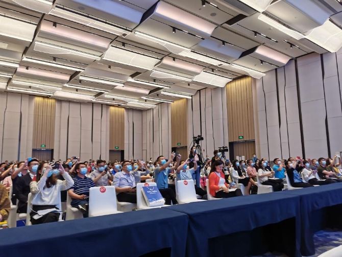 新华全媒+|采购品种创新高 一大波降价药品“在路上” ——聚焦第五批国家组织药品集采