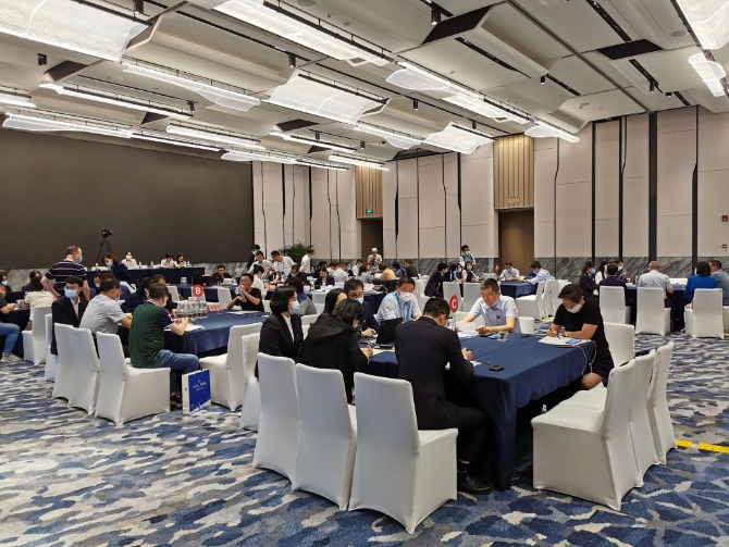 新华全媒+|采购品种创新高 一大波降价药品“在路上” ——聚焦第五批国家组织药品集采