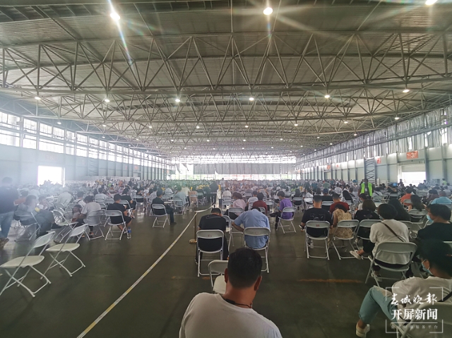 晚上不“打烊”,随到随打!昆明最大疫苗接种点正式启用 春城晚报-开屏新闻记者 罗宗伟 通讯员 甘露 郭武辉 摄影报道