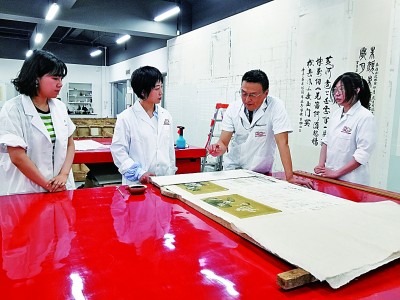 文物医院里的神医妙手 文物医院里的神医妙手