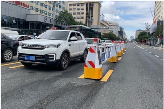 昆明交三桥“潮汐机器人”上岗啦！“潮汐车道”怎么通行→