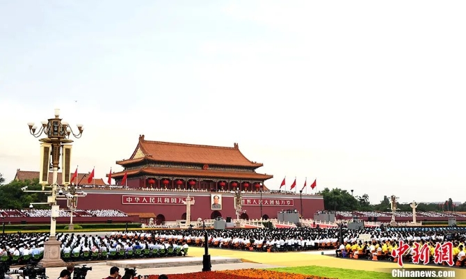 资料图:2021年7月1日上午,庆祝中国共产党成立100周年大会在北京天安门广场隆重举行。<a target='_blank' href='http://www.chinanews.com/'>中新社</a>记者 侯宇 摄 点击进入下一页