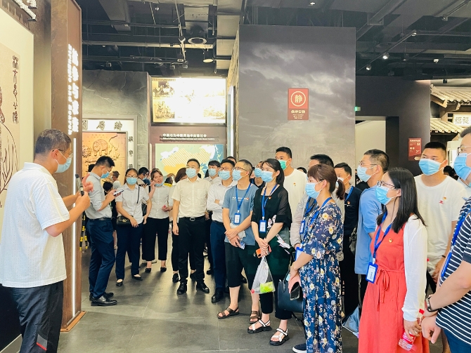 参训学员在南湖革命纪念馆重温百年峥嵘岁月 参训学员在南湖革命纪念馆重温百年峥嵘岁月