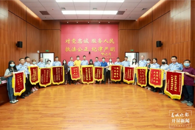 564.7万元！昆明警方集中发还电信诈骗涉案资金 春城晚报-开屏新闻记者 马雯 实习生 李梓漠 摄影报道