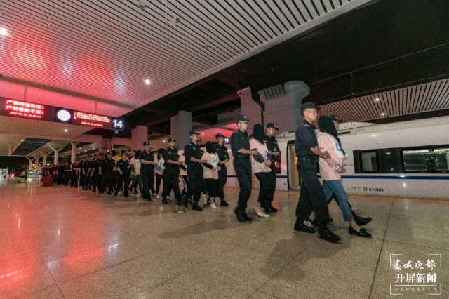 564.7万元！昆明警方集中发还电信诈骗涉案资金 春城晚报-开屏新闻记者 马雯 实习生 李梓漠 摄影报道