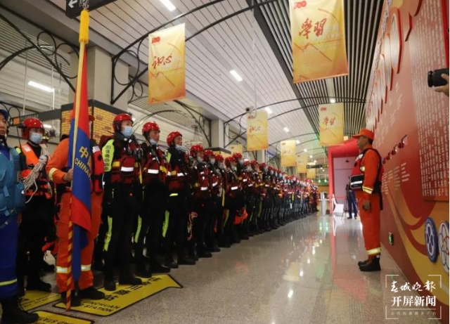 云南省首次地铁站点淹积水实战演练在昆明举行(春城晚报-开屏新闻记者 刘嘉 摄)