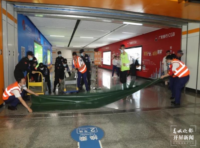 云南省首次地铁站点淹积水实战演练在昆明举行(春城晚报-开屏新闻记者 刘嘉 摄)