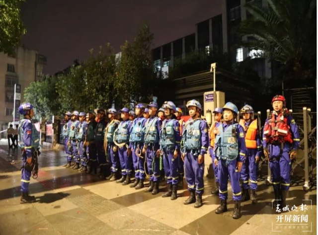 云南省首次地铁站点淹积水实战演练在昆明举行(春城晚报-开屏新闻记者 刘嘉 摄)