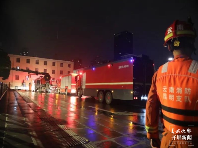 云南省首次地铁站点淹积水实战演练在昆明举行(春城晚报-开屏新闻记者 刘嘉 摄)