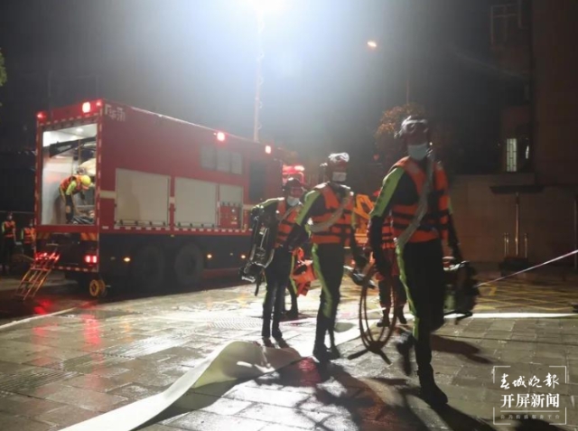 云南省首次地铁站点淹积水实战演练在昆明举行(春城晚报-开屏新闻记者 刘嘉 摄)