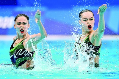 黄雪辰、孙文雁:花样游泳摘银 黄雪辰、孙文雁:花样游泳摘银
