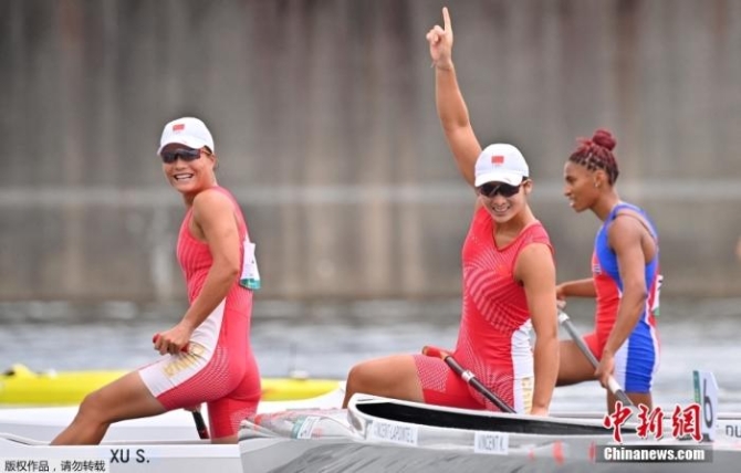 北京时间8月7日,东京奥运会女子500米双人划艇决赛中,中国组合徐诗晓/孙梦雅以1分55秒495夺得冠军,这也是中国女子皮划艇队的奥运首金。 点击进入下一页