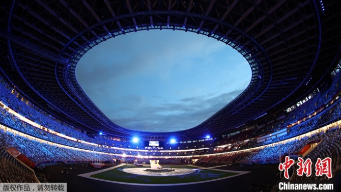 图为东京奥运会闭幕式现场。 点击进入下一页