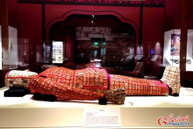 对襟款式、丝线编缀，揭秘两千多年前南越王丝缕玉衣之谜