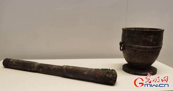 对襟款式、丝线编缀，揭秘两千多年前南越王丝缕玉衣之谜