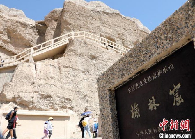 坚守榆林窟：父子巡窟遇狼嚎夫妻“合壁”说敦煌