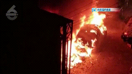 凌晨，昆明二环东路一老小区突发火情！不少电动车、汽车都遭殃了