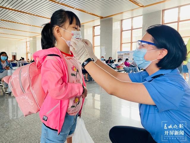 开学季，云南每天4500名学生坐火车返校（春城晚报-开屏新闻记者 孙江荭 通讯员 邓瑜 胡芃 刘昊亮 林蓉 段再宇 摄）