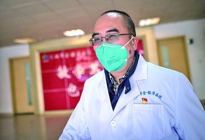 张定宇:以“渐冻之躯”铸起战疫铜墙铁壁 张定宇:以“渐冻之躯”铸起战疫铜墙铁壁