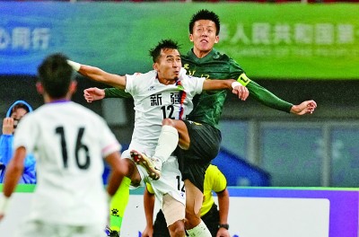 男足U20组别:青春在雨中挥洒 男足U20组别:青春在雨中挥洒