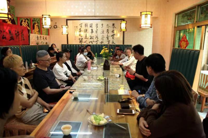 雪力国际“人民优选(云南)直播基地”推介会现场。都市时报熊少宇摄 雪力国际“人民优选(云南)直播基地”推介会现场。都市时报熊少宇摄