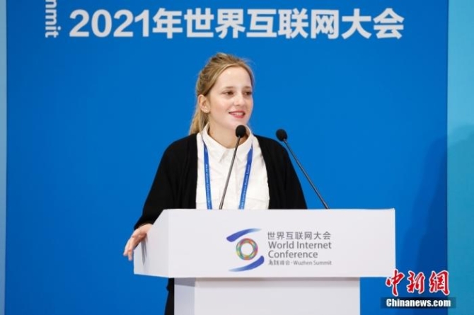 图为意大利网红博主瑞丽致辞。 <a target='_blank' href='http://www.chinanews.com/'>中新社</a>记者 韩海丹 摄
点击进入下一页