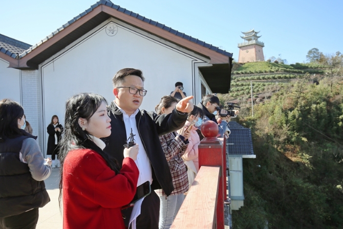 229359_81c4bffe-975d-4ee4-9082-ca05437d391a 229359_81c4bffe-975d-4ee4-9082-ca05437d391a