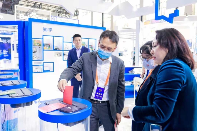 1637898082421385 1637898082421385