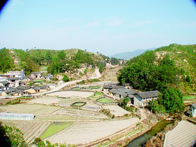 “红土地”上的“绿色奇迹”:治理的是水土,改善的是民生 “红土地”上的“绿色奇迹”:治理的是水土,改善的是民生