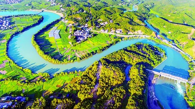 “红土地”上的“绿色奇迹”:治理的是水土,改善的是民生 “红土地”上的“绿色奇迹”:治理的是水土,改善的是民生