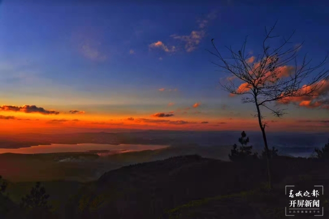 开屏策划｜冬至云南—磨豆山日落（开屏新闻记者及通讯员 摄）