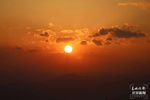 开屏策划｜冬至云南—磨豆山日落（开屏新闻记者及通讯员 摄）