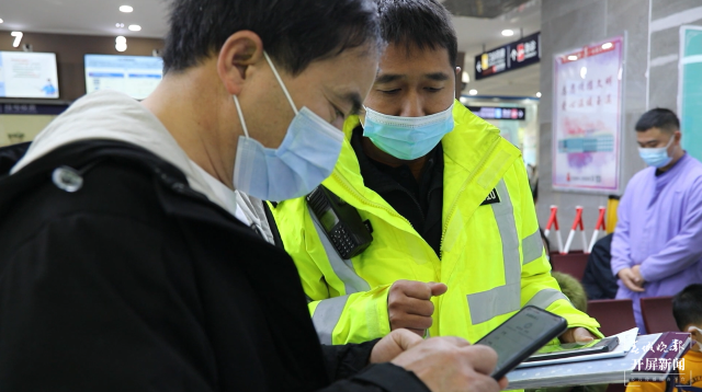 4分钟!玉溪交警警车开道,护送突发心脏病患者就医