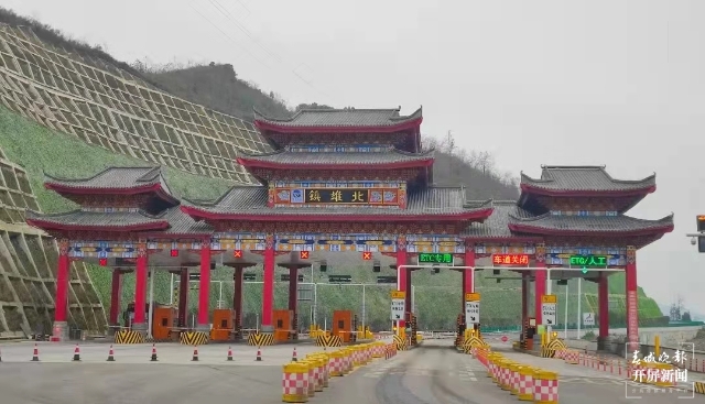 重磅!昭泸高速今天全线通车,直通滇川两省人民的心坎里!(申时勋 通讯员 王朝元 韩世江 摄)