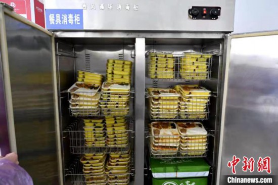 保温柜内准备好的午餐。　西安科技大学供图