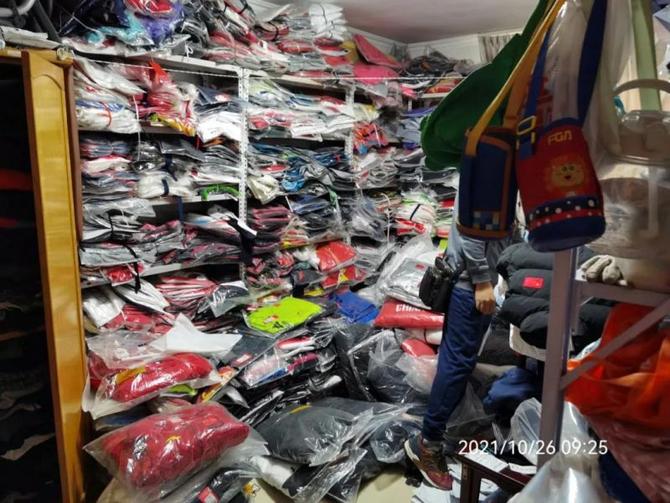 晋江公安查获的假冒品牌服装