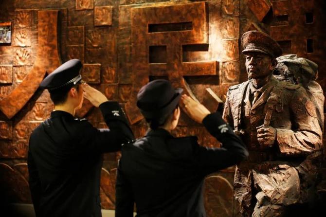 晋江公安传承“背包”精神