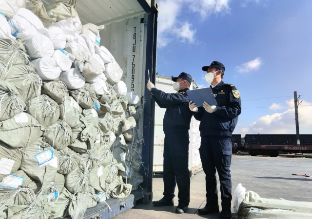 中老铁路跨境物流运营一个月 昆明海关监管进出口货物总值突破6亿元（昆明海关 供图）